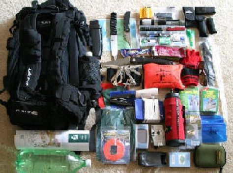 A bug out bag is something that is extremely useful and in some circumstances… Camping Necessities, Get Home Bag, 72 Hour Kits, Survival Bag, Apocalypse Survival, Emergency Plan, Emergency Supplies, Bug Out Bag, Disaster Preparedness