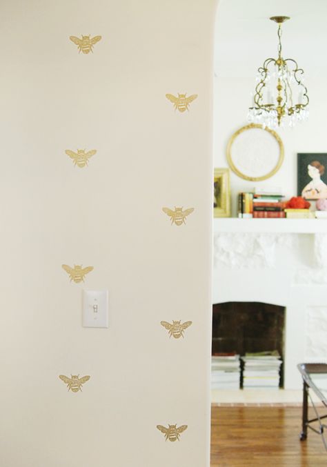 hand-stamped walls mimic wallpaper. this looks amazing! (from the seale residence on design sponge) Bee Stencil, Bee Wall, Boho Interior, Design Sponge, Dining Room Walls, A Living Room, Mellow Yellow, House 2, Of Wallpaper