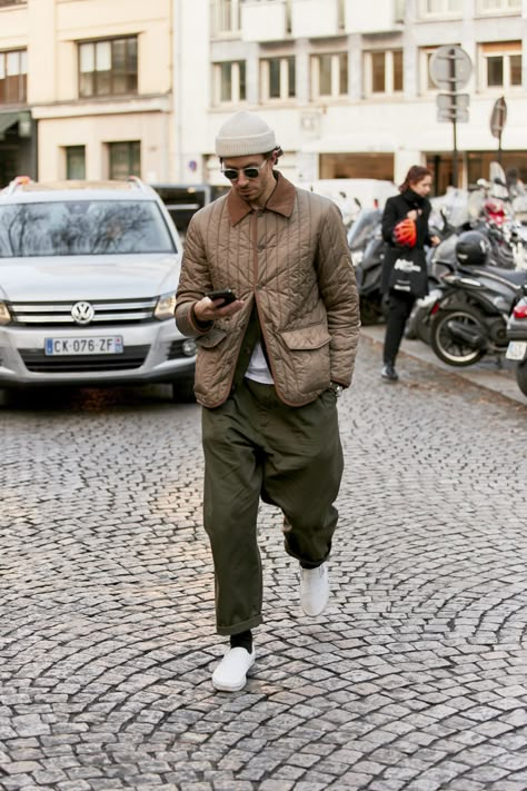 Paris Men's Street Style Fall 2020 DAY 3 | The Impression Modern Men’s Style, Men’s Fashion Milan, Stylish Men Streetwear, Paris Men’s Street Style, Trendy Men’s Fashion, Amsterdam Mens Street Style, Street Business Style, Men’s City Fashion, France Men Fashion