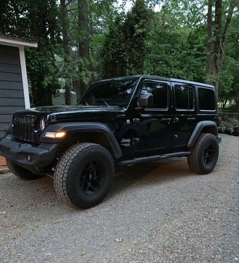 she’s mine Nyc Artist, Jeep Wrangler Sahara, Black Jeep, Mom Car, Jeep Cars, Car Mechanic, Classy Cars, Car Girls, First Car