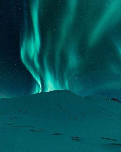 Northern Lights in fire trail shape | Iceland   by @mbeiter Ocean Bay Color Aesthetic Wallpaper, Turquoise Aesthetic Pastel, Teal Colour Aesthetic, Teal In Nature, Doeny Color Aesthetic, Azul Turquesa Wallpaper, Turqiouse Color, Ocean Bay Color Aesthetic, Pastel Turquoise Aesthetic Wallpaper