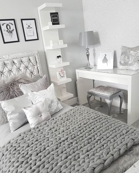 Small Space Bedroom, Dekorasi Kamar Tidur, Bedroom Furnishings, Grey Bedroom, Bedrooms Ideas, Tiny Bedroom, Teen Bedroom Decor, Night Stands, Small Room Bedroom