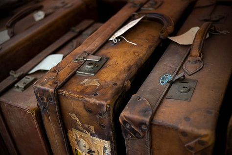 A closed case by swissrolli on Flickr. Dark Acadamia, Old Suitcases, Hogwarts Aesthetic, Vintage Suitcases, Claire Fraser, Elizabeth I, Vintage Luggage, Harry Potter Aesthetic, Dark Academia Aesthetic