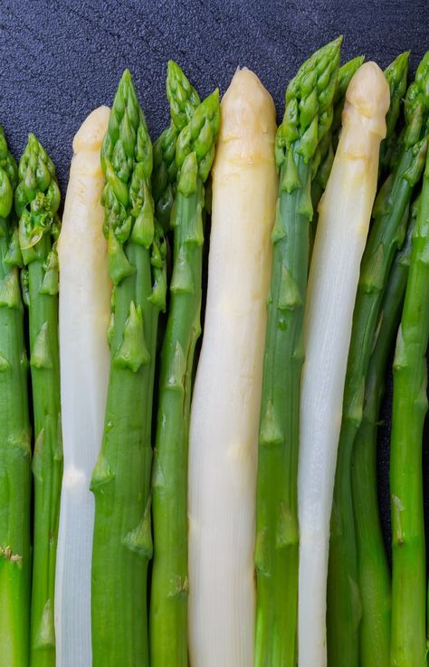 White and Green Asparagus Salad Appetizer Cups, Asparagus Seasoning, Culinary Classes, White Asparagus, Chef Inspiration, Cooking Guide, Appetizer Salads, Weird Food, Asparagus Recipe