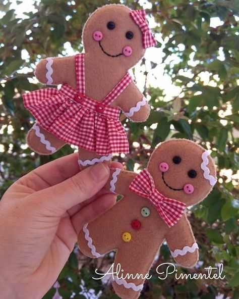 Sewing Gingerbread Men, Diy Felt Gingerbread Man, Gingerbread Men Crafts, Gingerbread Christmas Decorations Diy, Felt Gingerbread Man, Handmade Tree Ornaments, Felt Gingerbread, Gingerbread Christmas Tree, Gingerbread Christmas Decor