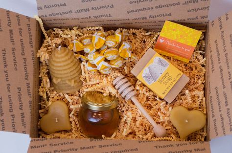 Candle Food, Bee Themed Birthday Party, Food Gift Box, Honey Gift, Honey Candle, Honey Brand, Honey Packaging, Honey Wedding, Christmas Candle Decorations