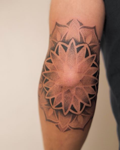 Maxime Dubbeld - Dotwork elbow mandala. I love the contrast between the light and dark parts of this piece. What do you think? . . . . #elbowmandala #elbowtattoo #mandalatattoo #dotworkmandalatattoo #zwolletattoo #tattoozwolle Dot Work Tattoo Mandala, Dot Work Mandala Tattoo, Mandala Tattoo Elbow, Elbow Mandala Tattoo, Mandala Tattoo Men, Traditional Henna Designs, Dotwork Tattoo Mandala, Dot Work Mandala, Mandala Wrist Tattoo