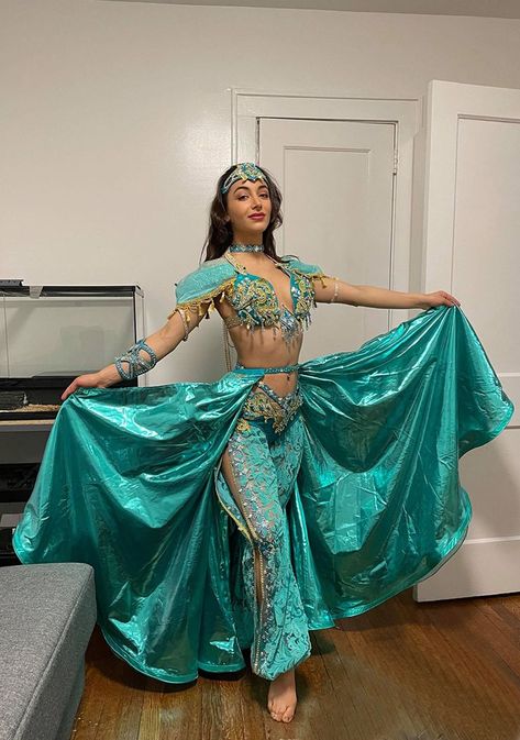 Princess Jasmine Fairy costume of Pokrovskа Atelier. Arab Princess Dress, Arabic Princess Costume, Belly Dancing Costumes, Princess Jasmine Outfit Ideas, Jasmine Diy Costume, Arabic Dance Dress, Princess Jasmine Inspired Outfit, Diy Jasmine Costume Women, Belly Dance Outfit Arabic