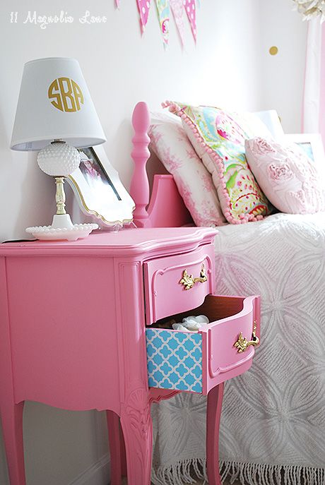 Girl’s Room Decorated in Pink & Gold--vintage nightstand gets a colorful surprise {shelf paper!} White And Gold Decor, Pink Dresser, Pink Girl Room, Pink Furniture, Vintage Nightstand, Прикроватные Тумбочки, Girly Room, Girl’s Room, Web Images