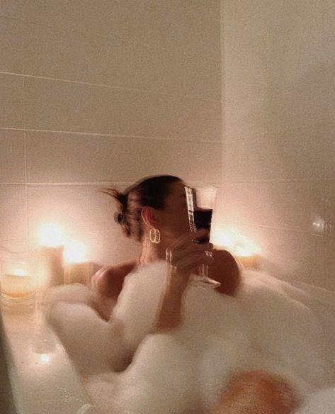 Bathtub Aesthetic, Bath Pictures, Bath Photography, Boujee Aesthetic, Night Time Skin Care Routine, Nighttime Skincare, Rich Girl Lifestyle, Photoshoot Concept, Instagram Photo Inspiration