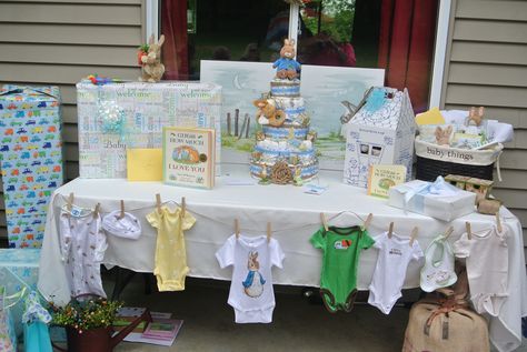 baby shower gift table Gift Table Baby Shower Ideas, Gift Table Baby Shower, Gift Table Ideas, Baby Shower Gift Table, Table Baby Shower, Baby Boy Favors, Boy Shower Themes, Luxury Baby Shower, Ideas For Baby Shower