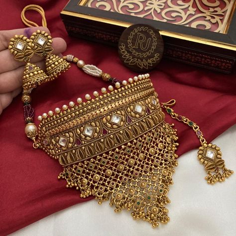 Aad Necklace Designs Rajputi, Rajasthani Choker Necklaces, Rajasthani Aad Design Gold, Rajputi Jwellery Designs Gold, Aad Designs Rajputi Gold, Rajasthani Gold Necklace, Rajputi Jewellery Royal Set, Aad Designs Rajputi, Rajputi Aad Design Gold