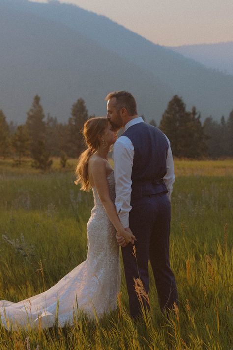 Spring Outdoor Bridal| Bridal Field Photoshoot| Bride and Groom Photos| Idaho Photographer | Discover beautiful spring wedding photos, idaho wedding photos, boho wedding ideas, western wedding photos, timeless wedding photos, spring wedding must haves! Elopement Outdoor Wedding, Outdoor Wedding Poses Ideas, Wedding Photography Rustic, Pasture Wedding Photos, Wedding Farm Photos, Wedding Pictures Nature, Wedding Photos Country, Ranch Wedding Photos, Wedding Photo Nature