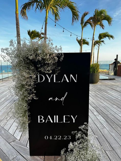 Welcome Wedding Sign Black And White, Destination Wedding Black And White, White And Black Welcome Sign, Black Minimalist Wedding Decor, Black Tie Wedding Welcome Sign, Black White Beach Wedding, Wedding Welcome Sign Baby Breath, Modern Black And White Wedding Signage, Black White Wedding Signage