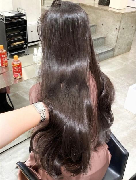 Long Shiny Hair, Long Silky Hair, روتين العناية بالبشرة, Silky Hair, Shiny Hair, Beautiful Long Hair, Dream Hair, 가을 패션, Perfect Hair