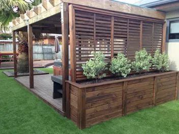 Beautiful yet functional privacy fence planter boxes ideas 50 Hot Tub Privacy, Hot Tub Designs, Fence Planters, Patio Privacy, Patio Pergola, Hot Tub Backyard, Backyard Privacy, Pergola Design, Budget Patio