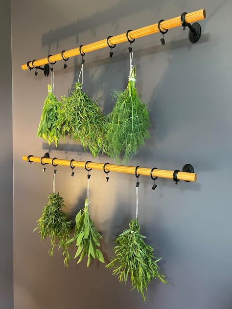 Hanging Herbs In Kitchen To Dry, Plant Drying Rack, Herb Drying Station, Herbs Drying In Kitchen, Herb Hanging Rack, Diy Herb Dryer, Diy Herb Drying Rack Ideas, Dried Flower Storage Ideas, Herb Storage Ideas