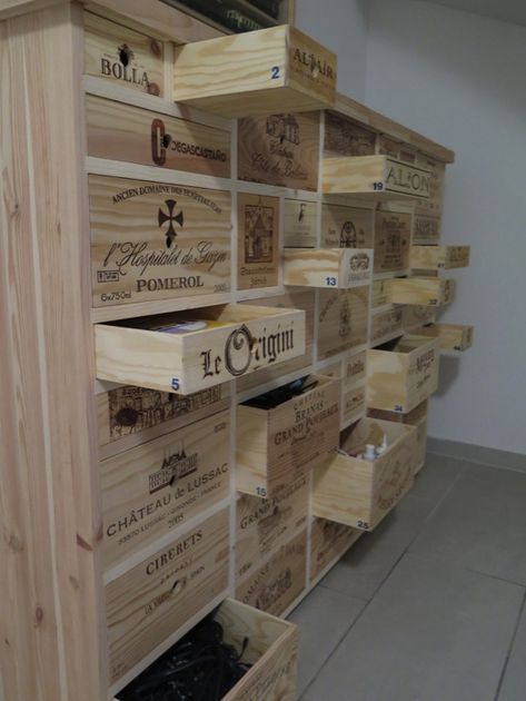 Wine Box Table, Wine Crate Diy, Wine Box Diy, Wine Crate Storage, Wine Crate Furniture, Crate Decor, Wood Wine Box, Awesome Woodworking Ideas, Wine Boxes