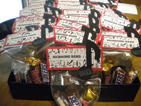 Lolliscraps: Band Treat Bags Band Competition Treats, Marching Band Goodie Bag Ideas, Band Camp Gifts, Band Gift Ideas, Sports Treats, Band Booster, Competition Gifts, Marching Band Gift, Marching Band Mom