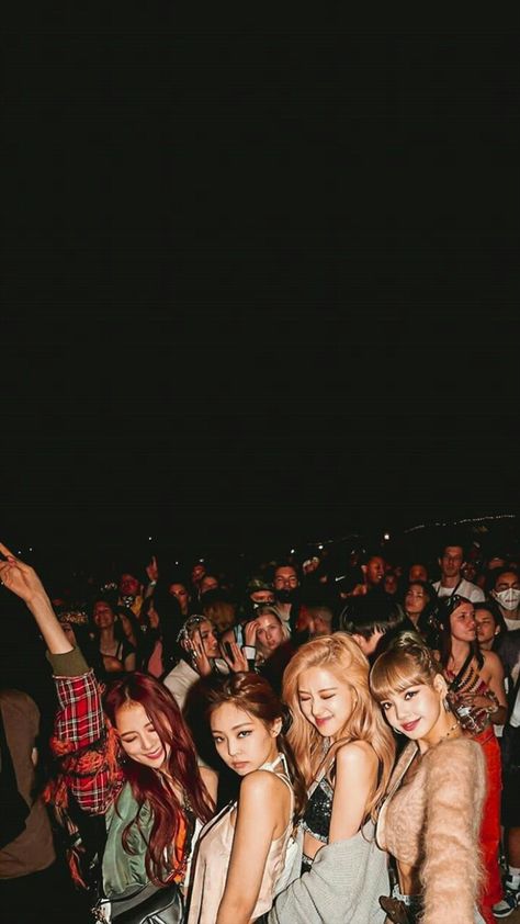 Blackpink Ot4 Wallpaper, Black Pink Wallpaper, Mini Albümler, Blackpink Wallpapers, Blackpink Coachella, Blackpink Poster, Blackpink Wallpaper, Blackpink Members, Lisa Blackpink Wallpaper