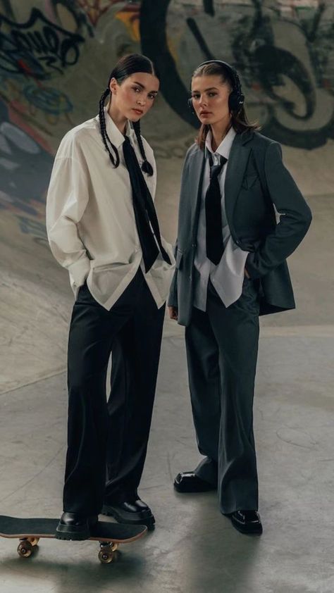 Women Suit Photoshoot Ideas, Masculine Woman Photoshoot, Menswear On Women, Oversized Suit Outfit, Female Masculine Outfits, Androgynous Wedding Outfit, Tomboy Photoshoot Ideas, Masc Female Outfits, Androgynous Photoshoot