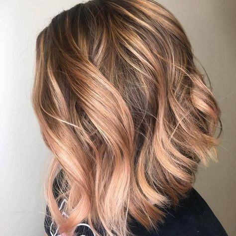 Graduated Lob, Blonde Hair With Copper Highlights, Asymmetric Hair, Ash Blonde Short Hair, Shag Hair, Copper Blonde Hair, Copper Ombre, Hair Color Blonde Highlights, Tan Skin Blonde Hair