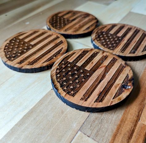 Round Distressed American Flag Coasters Set of 4 Memorial Day or July 4th BBQ Laser Engraved Solid Cedar Wood 4 Inch Rustic Americana - Etsy Xtool Projects, Wood Burned Gifts, Rustic Americana, Distressed American Flag, Engraved Coasters, Laser Cut Wood Crafts, Laser Engraved Gifts, Laser Engraved Ideas, Wood Burning Crafts