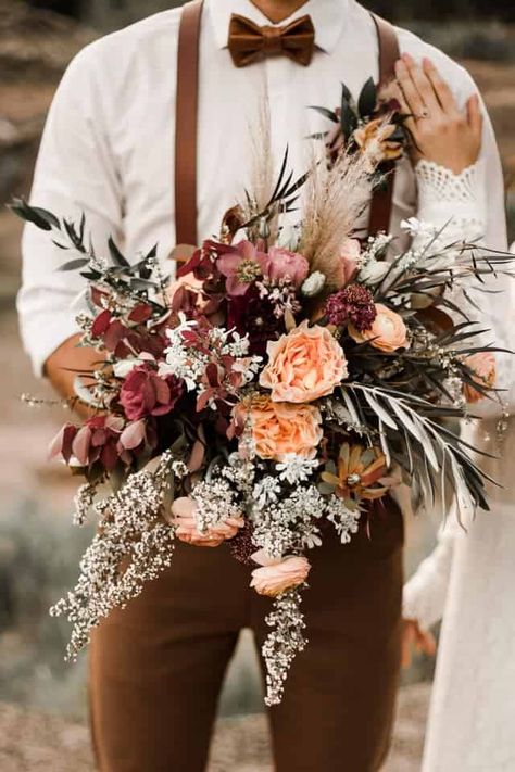 Bridal Bouquets - The Top 20 Bouquet Trends For 2019 Fall Deserts, Chic Vintage Brides, Flowers And Greenery, Rustic Wedding Bouquet, Fall Wedding Bouquets, Vintage Bride, Elopement Inspiration, Bridal Flowers, Wedding Themes