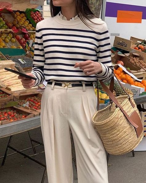 French Preppy Style, Striped Blouse Outfit, Striped Shirt Outfit, Preppy Style Casual, Stripes Outfit, Striped Sweater Outfit, Outfits With Striped Shirts, Preppy Chic, Preppy Style Summer