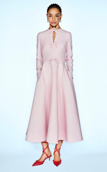 Pre Fall 2023, Classic Style Outfits, Sunday Service, Valentino Dress, Elegant Dresses Classy, Classy Dress Outfits, 2023 Collection, Evening Dresses Elegant, Mermaid Fashion