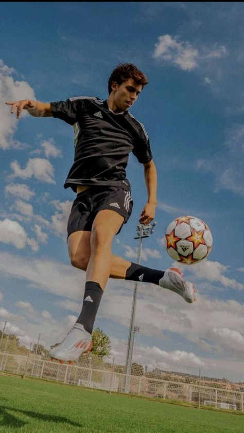 Soccer Photography Poses, Soccer Shoot, Messi Quotes, Soccer Poses, Football Motivation, Sports Photoshoot, Football Poses, Bicycle Kick, Soccer Photography