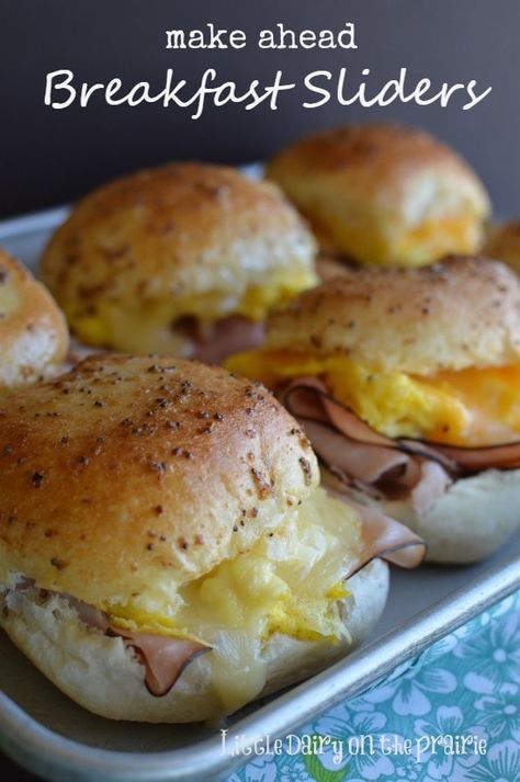 Eggs Cheese Breakfast, Breakfast Sliders, Ham And Cheese Sliders, Breakfast Slider, Cheese Sliders, Easter Breakfast, Easter Brunch Food, Easy Brunch, Mothers Day Brunch