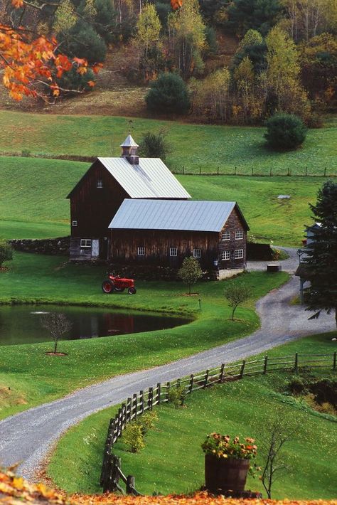 Vermont Farms, Barn Pictures, Country Barns, Farm Barn, Country Scenes, Farms Living, A Pond, Red Barns, Old Barns