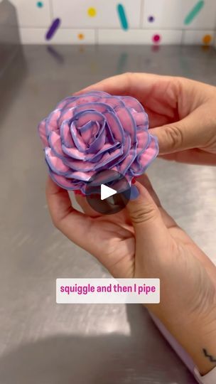 ROSE CUPPIES 2 WAYS! 🩷💜

#tiggamac #okiedokie #cakedecorating #cakedecorator #cake #caketutorial #cupcakes #cupcaketutorial #cupcakedecorating #buttercream #rosecupcakes #piping | Tigga Mac How To Pipe Roses, Hush Puppies Recipe, Cupcake Piping, Cake Decorating Icing, Buttercream Roses, Cake Pop Decorating, Cupcake Tutorial, Xmas Elf, Rose Cupcakes