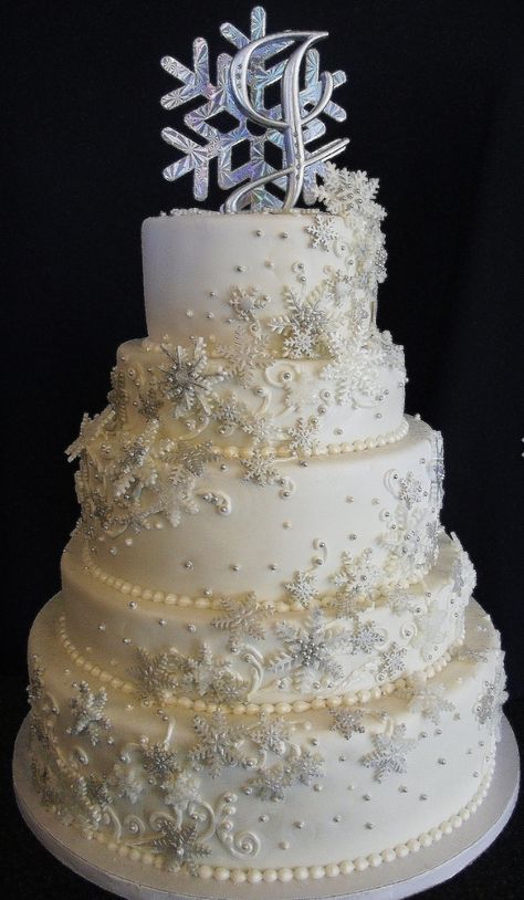 Snowflake Wedding Cake, Winter Wonderland Wedding Cakes, Wonderland Wedding Cake, Jul Kaka, Winter Wonderland Cake, Christmas Wedding Cakes, Snowflake Cake, Round Wedding Cakes, Snowflake Wedding