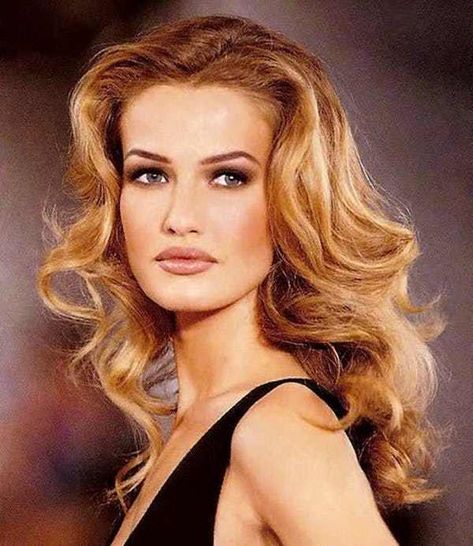 Karen Mulder is listed (or ranked) 39 on the list The Hottest '90s Supermodels (Then & Now) Karen Mudler, Model 90s, 90s Makeup Look, Hollywood Aesthetic, Karen Mulder, Shalom Harlow, Models 90s, 90s Makeup, Timeless Glamour