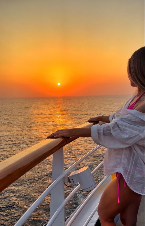 Cruise Balcony Pics, Cruise Boat Pictures, Insta Photo Ideas Cruise, Cruse Ship Outfits Women, Pictures To Take On A Cruise, Lancha Aesthetic, Cruise Vacation Aesthetic, Cruise Balcony Pictures, Bahamas Cruise Aesthetic