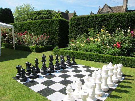 Alice In Wonderland Garden, Giant Chess, Kerb Appeal, Garden Games, Yard Design, Community Gardening, Chess Set, Modern Garden, Home A