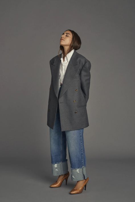 Trend Mix: How Lauren Caruso Is Shaking Up Three Must-Have Styles For Fall 2023 Fashion Plus Size, Blazers Casual, Dresses Street Style 2023, Fashion Photo Aesthetic, Tshirt Blazer And Jeans Outfit, Menswear Looks For Women, Styling Blazer, Fall 2023 Must Haves, Oversized Tweed Blazer Outfit