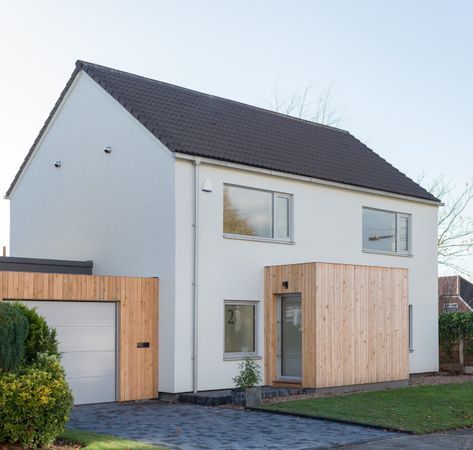 60s House Exterior, Modern Front Porch Design, Council House Renovation, 1960s House Renovation, Porch Architecture, Front Extension, Modern Front Porches, Porch Extension, Sas Entree