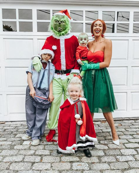 Grinch Martha May, Gryffindor Halloween Costume, Costumes For Family, Family Costumes For 3, Astronaut Halloween Costume, Care Bears Halloween Costume, Best Family Halloween Costumes, Disney Family Costumes, Martha May