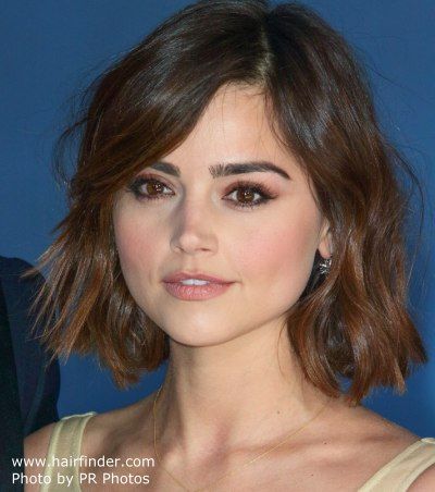 Jenna Coleman wearing her hair in a bob with side swooping bangs Short Hair Side Fringe, Aesthetic Curtain Bangs, Jenna Coleman Hair, Short Hair Side Part, Curtain Bangs Hairstyle, Hairstyle Ideas For Short Hair, Side Fringe Hairstyles, Bobbed Hairstyles With Fringe, Bangs Hairstyle