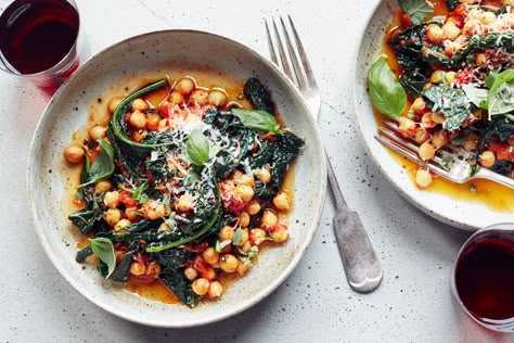 This bright and spicy vegetarian chickpea dish comes together in minutes. Get the recipe at Food & Wine. Italian Stew, Pomodoro Sauce, Kale Soup, Grilled Eggplant, Kale Recipes, Meatless Mondays, Vegetarian Meals, Meatless Meals, Chickpeas