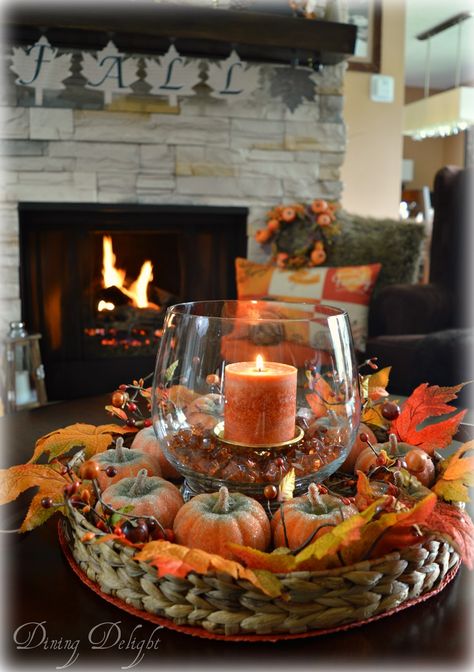 Do you struggle with what to put on your coffee table for a seasonal centerpiece?  In my opinion, it can't be too large, needs to be easil... Coffee Table Centerpiece, Fall Coffee Table, Wallpaper Macbook, Fall Table Centerpieces, Coffee Table Centerpieces, Tafel Decor, Thanksgiving Decorations Diy, Fall Thanksgiving Decor, Fall Deco