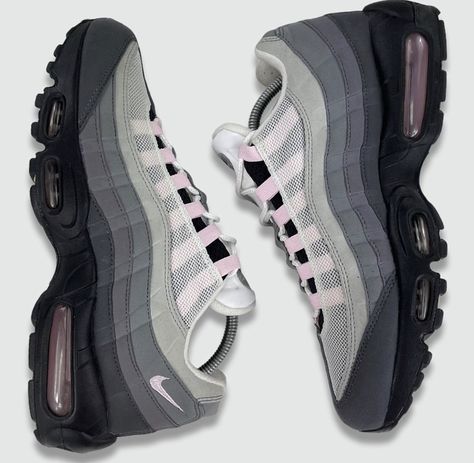 95s Nike, Nike Tn Shoes, Nike 95, Airmax 95, Nike Airmax 95, Pretty Shoes Sneakers, Shoe Wishlist, Shoe Inspiration, Shoe Inspo