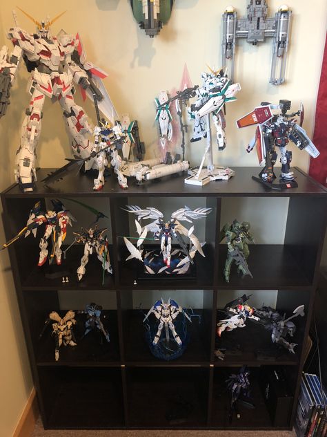 Gundam Display Ideas, Gundam Photography, Gundam Display, Gunpla Collection, Spiderman Room Decor, Gundam Diorama, Gundam Collection, Spiderman Room, Photography Men