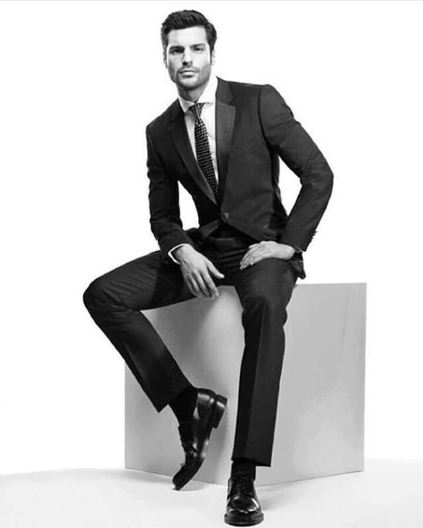 Poses Suits Men, Power Poses For Men, Male Suit Poses, Men Suit Poses, Men Sitting Poses, Business Photoshoot Men, Men Studio Photoshoot, Male Model Photography, Male Portrait Poses