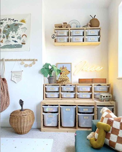 16 Ikea Trofast Hacks – best 4 crafts.com Ikea Trofast Nursery, Ikea Trofast Living Room, Trofast Ikea Kids, Garden Playroom, Ways To Upgrade Your Home, Ikea Book, Trofast Ikea, Ikea Hack Kids, Toy Storage Units