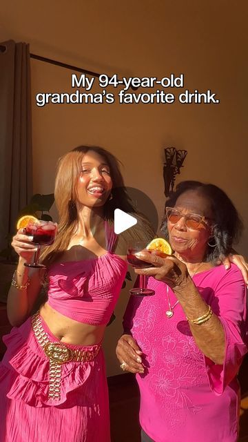 MORGAN LYNZI⠀⠀⠀⠀ on Instagram: "Making Jamaican Sorrel (Hibiscus drink) with my 94-year-old grandma. 🇯🇲🌺  #easyrecipe #drinks #wellness #hibiscus #jamaicanfood #jamaica #caribbean #tea" Jamaican Hibiscus Tea, Morgan Lynzi, Hibiscus Tea Recipe, Jamaican Drinks, Jamaican Sorrel, Dizzy Cook, Hibiscus Drink, Alcove Bed, Facebook Ideas