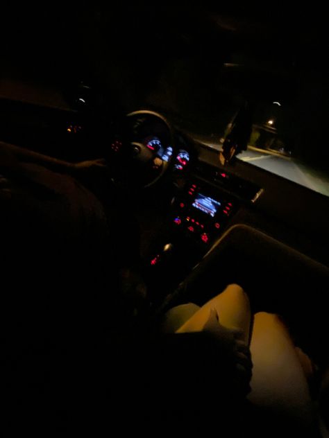 Couple Holding Hands In Car At Night, Couple Holding Hands, Bff Pictures, Fake Pictures, Room Pictures, Cute Poses For Pictures, Cute Poses, Wallpapers Vintage, Poses For Pictures